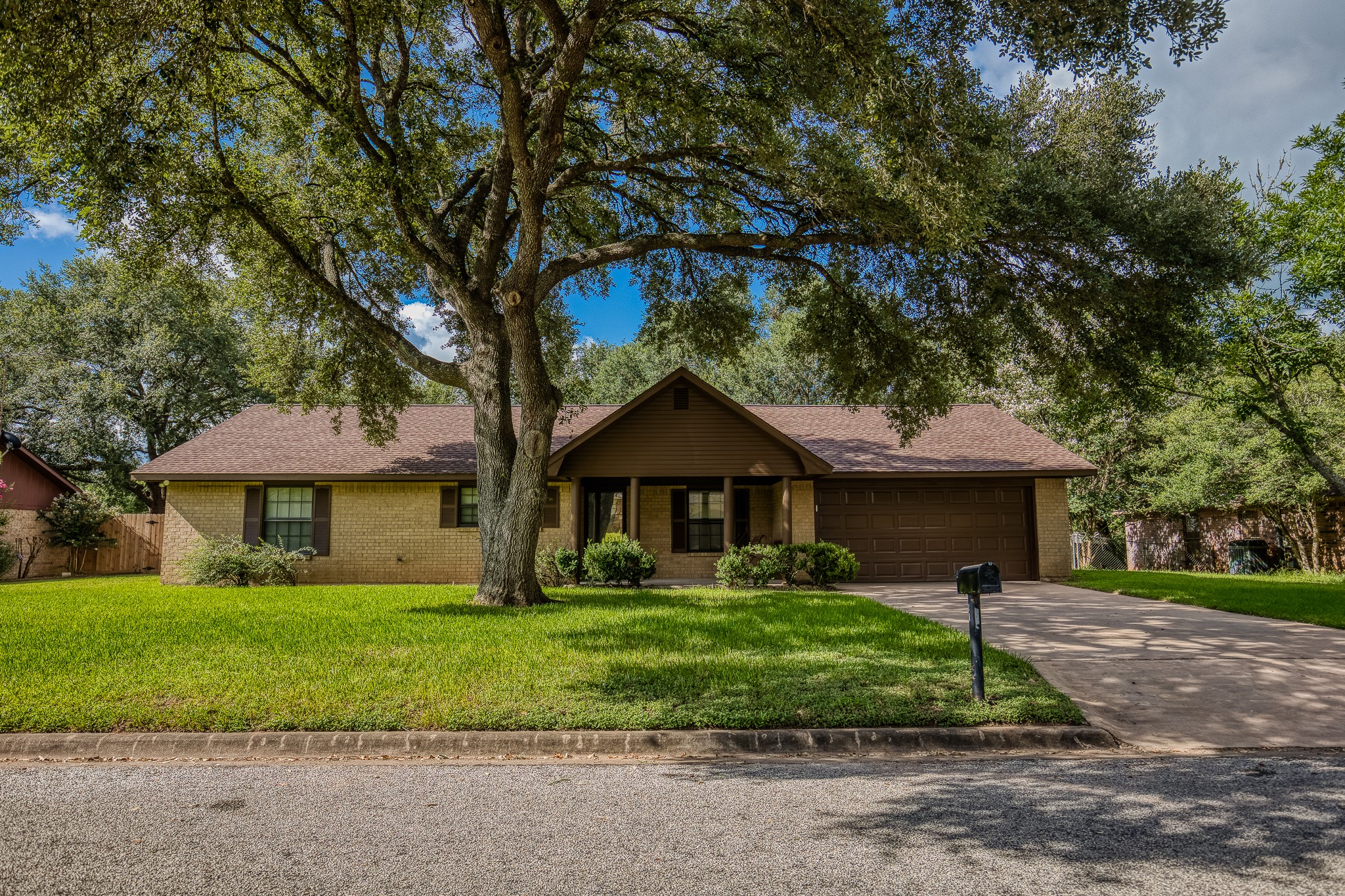 110 Meadow Drive Bellville TX 77418