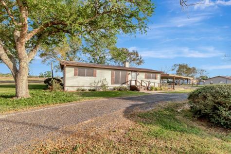 293 County Road 406 Edna TX 77957