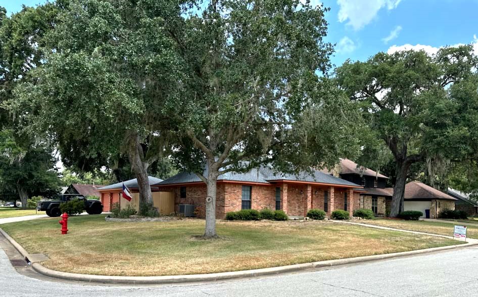 272 S Amherst Drive West Columbia TX 77486