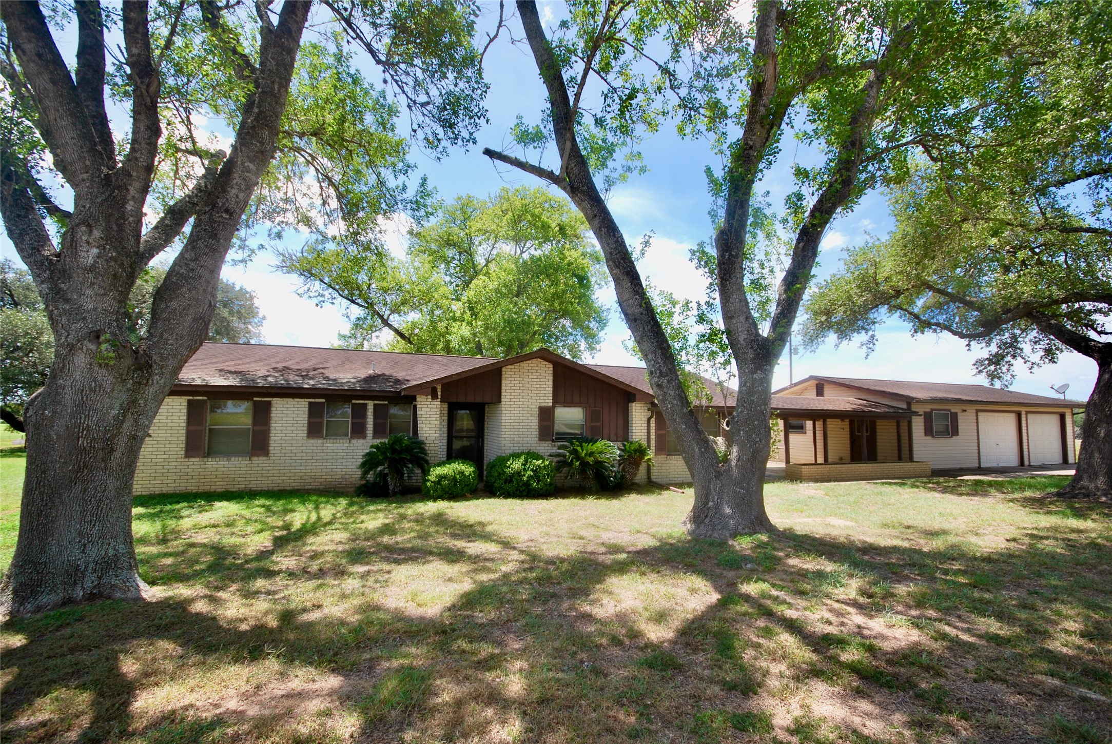 2388 Us Highway 77 S Hallettsville TX 77964