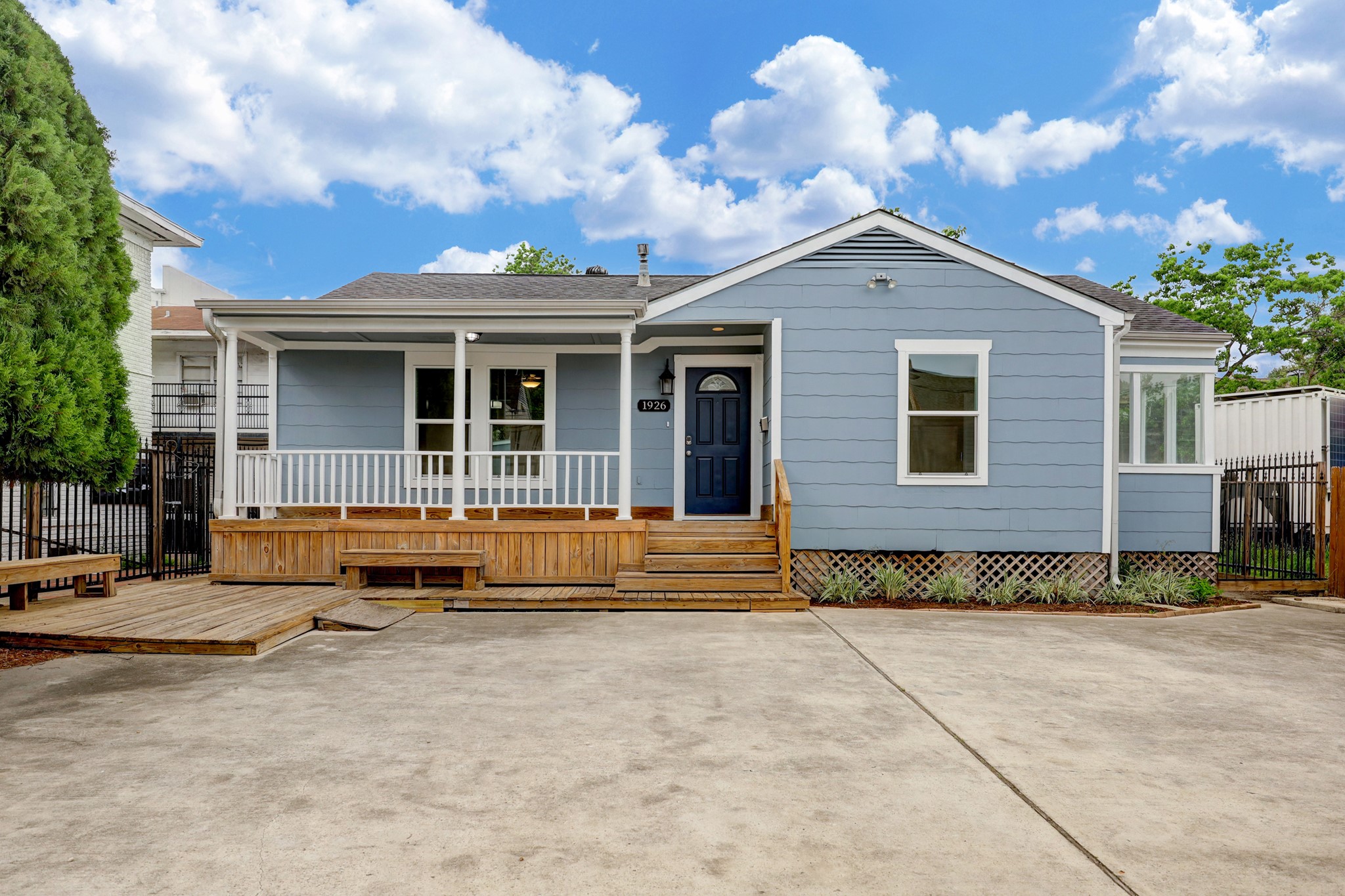 1926 W Dallas Street Houston TX 77019