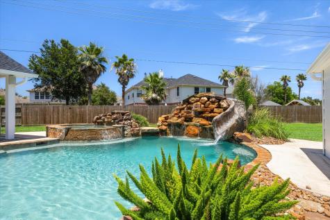 5003 Royal Parkway Friendswood TX 77546