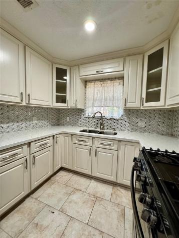 1310 Sudbury Drive Pasadena TX 77504