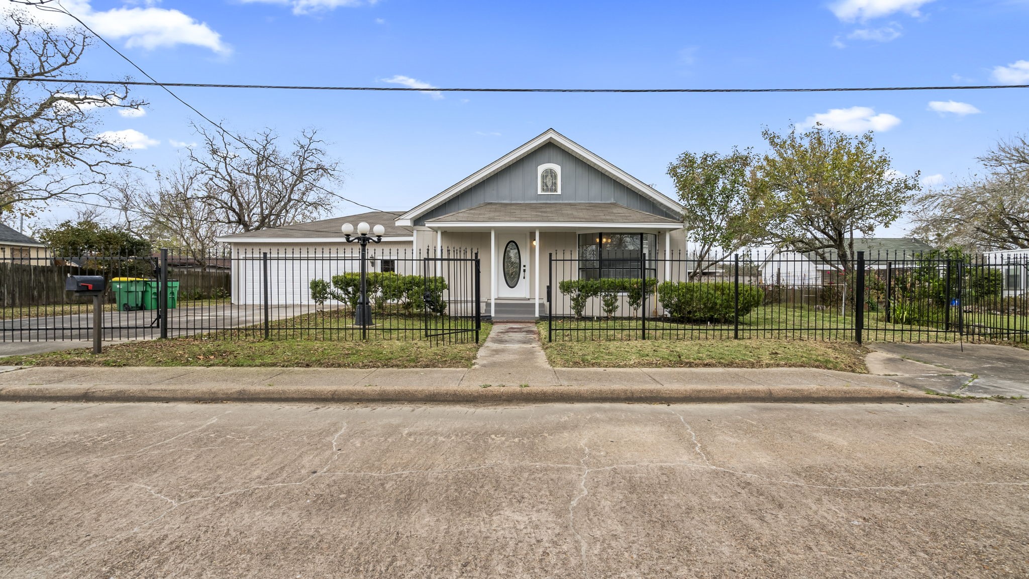 1401 Elm Street Baytown TX 77520