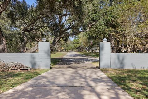 104 N Hickory Lane Columbus TX 78934