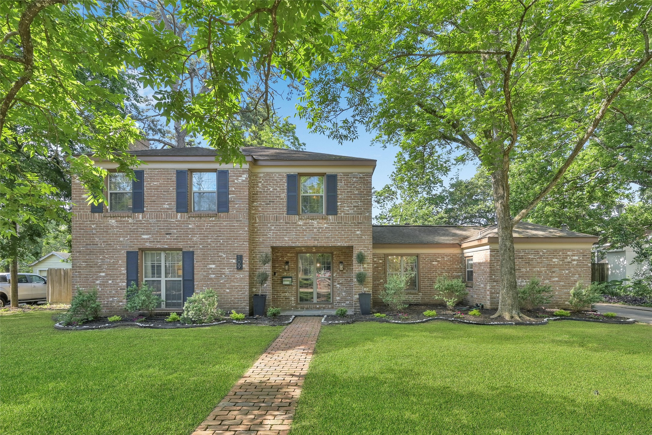 109 W Dallas Street Conroe TX 77301