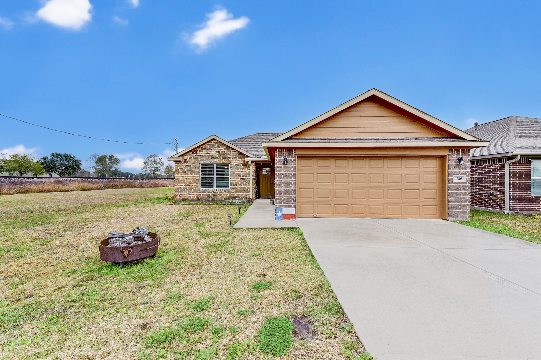 1726 Avenue J Danbury TX 77534