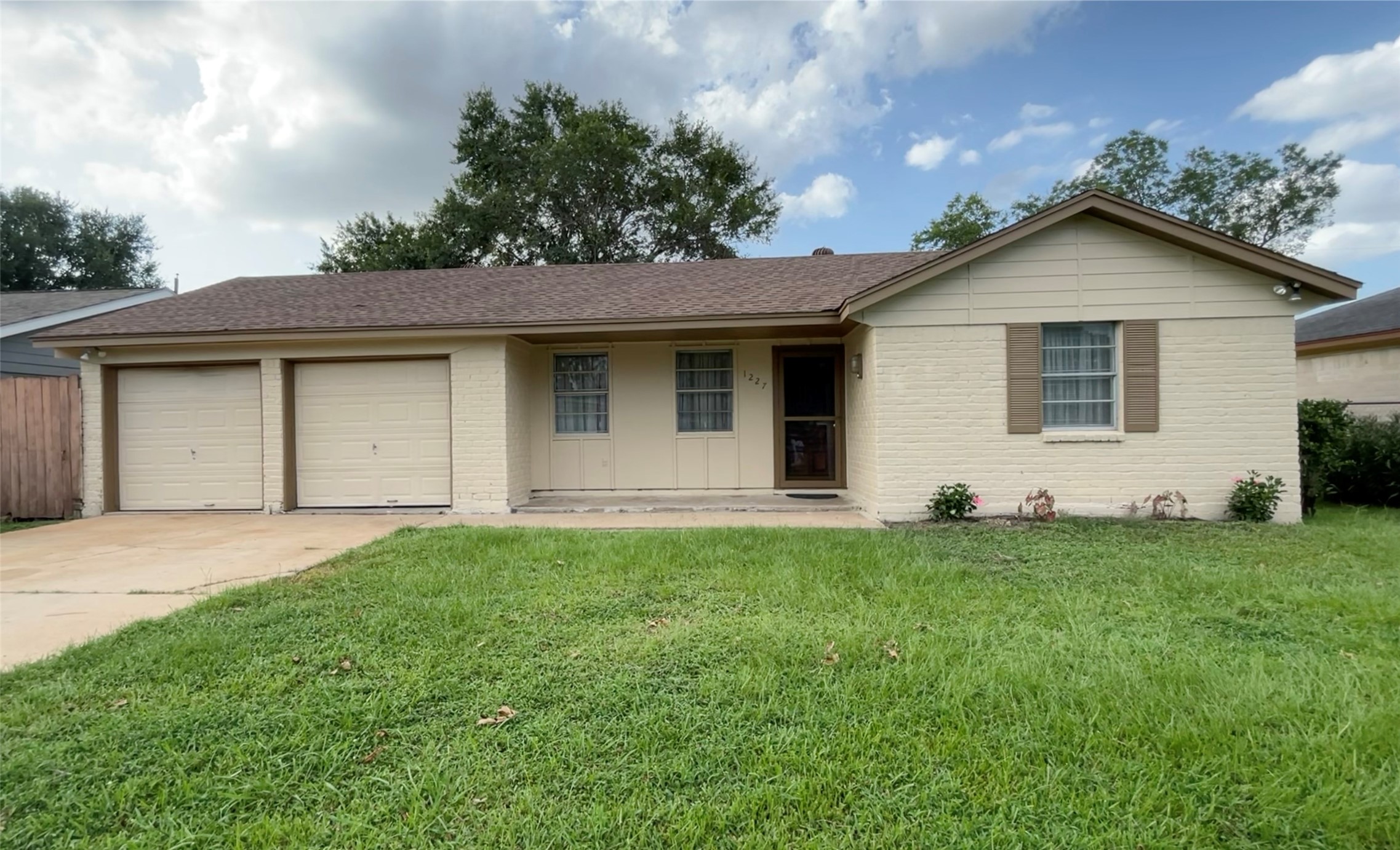 1227 Sunny Drive Houston TX 77037