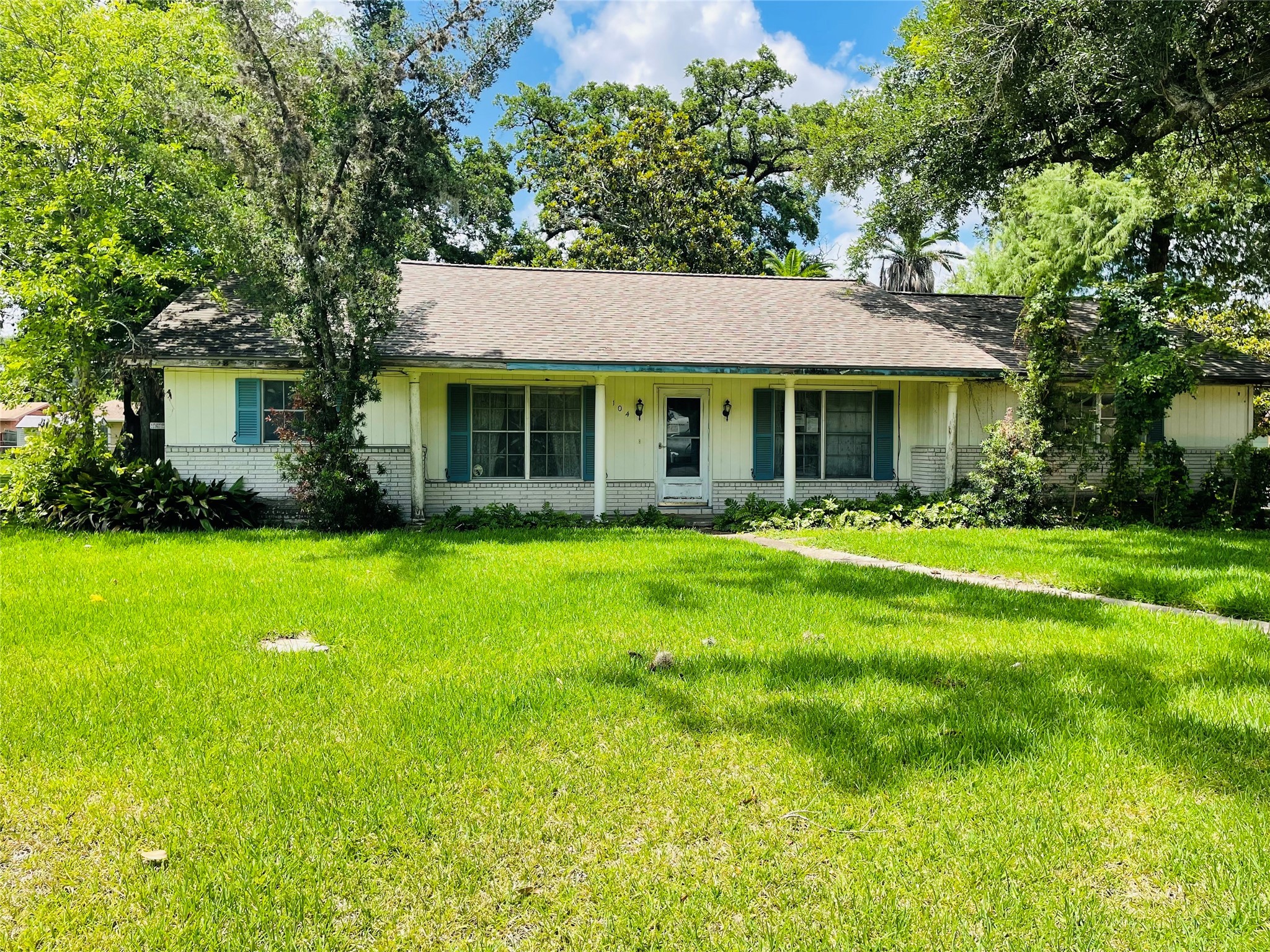 104 Chestnut Street Lake Jackson TX 77566