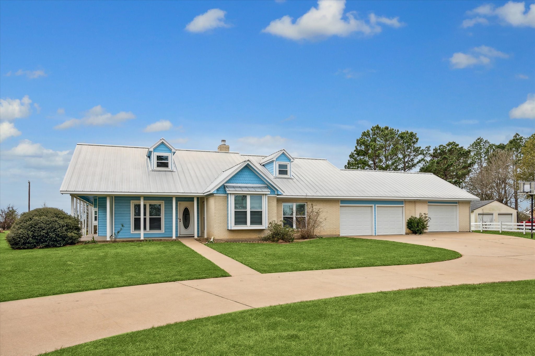 2922 Centerhill Circle Bellville TX 77418