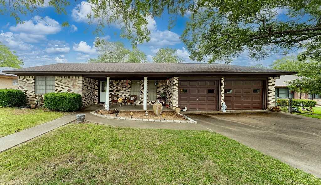 860 Helter Street La Grange TX 78945