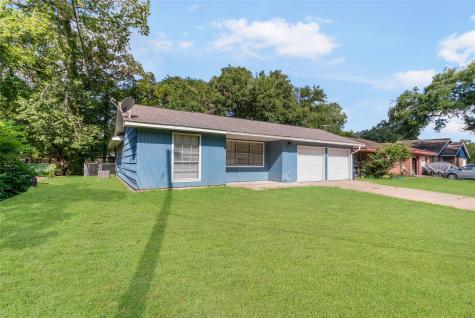 250 N Shanks Street Clute TX 77531