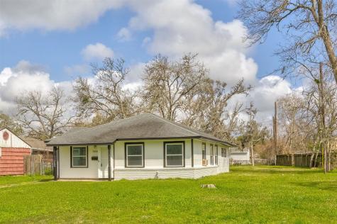 504 Elm Street Lake Jackson TX 77566