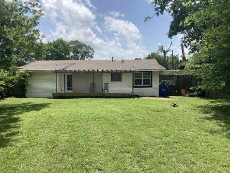 1305 E Goliad Avenue Crockett TX 75835