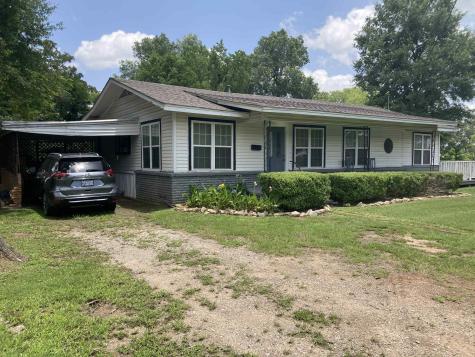 1305 E Goliad Avenue Crockett TX 75835