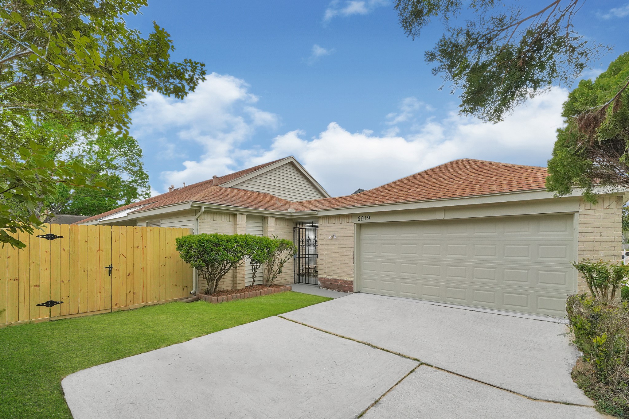 8519 Dawnridge Drive Houston TX 77071