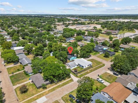 1705 4th Avenue N Texas City TX 77590
