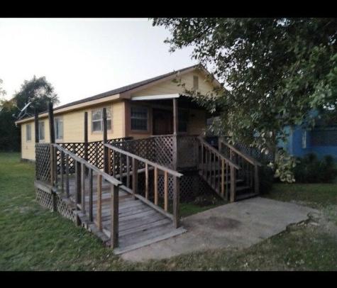 1343 3rd Street Hempstead TX 77445