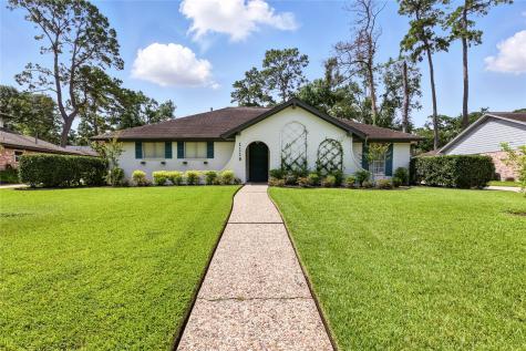 1118 Woodfield Lane Houston TX 77073
