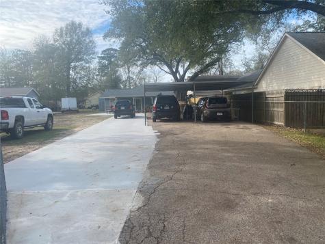 902 S Holly Avenue Cleveland TX 77327