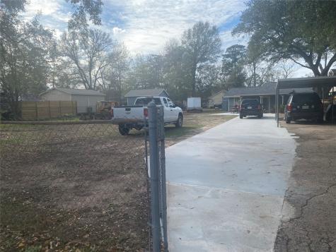 902 S Holly Avenue Cleveland TX 77327
