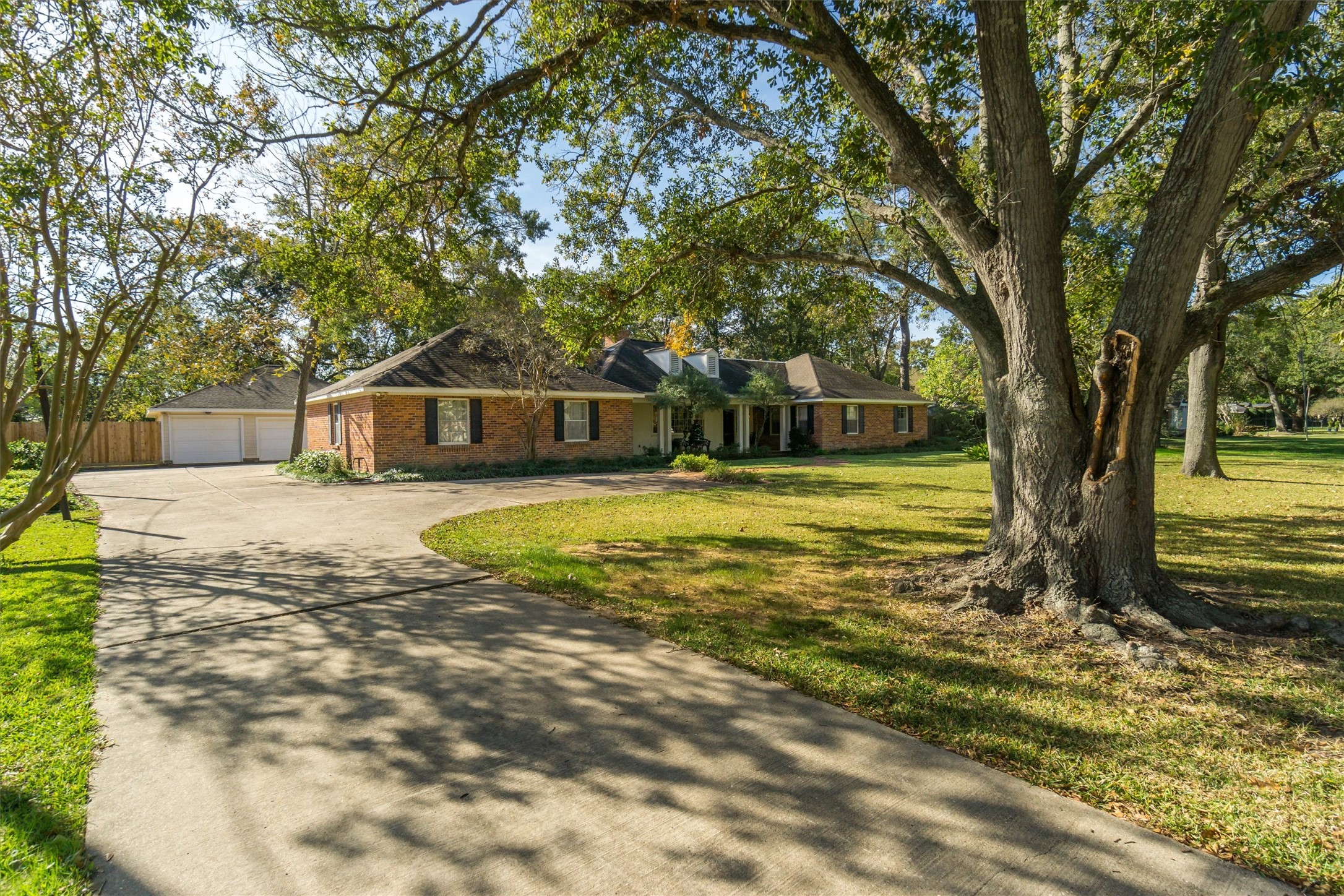 410 Lakeshore Drive El Lago TX 77586