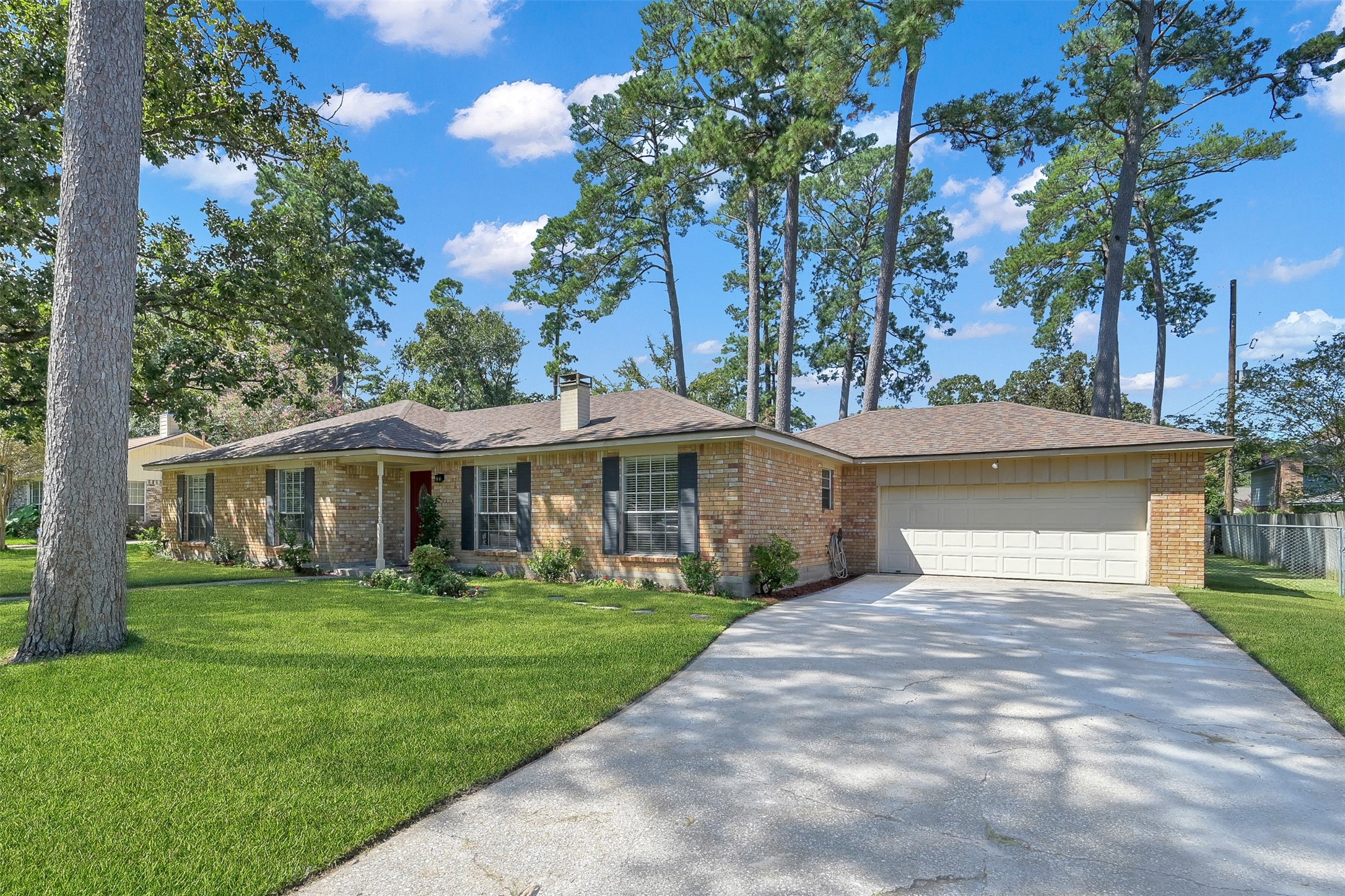 102 Willowbend Street Huntsville TX 77320