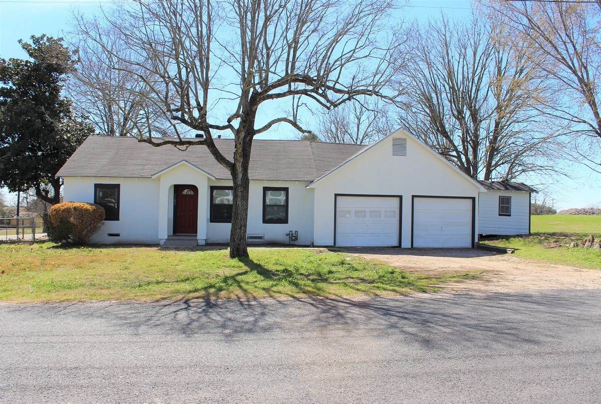 1102 Baumgarten Street Schulenburg TX 78956