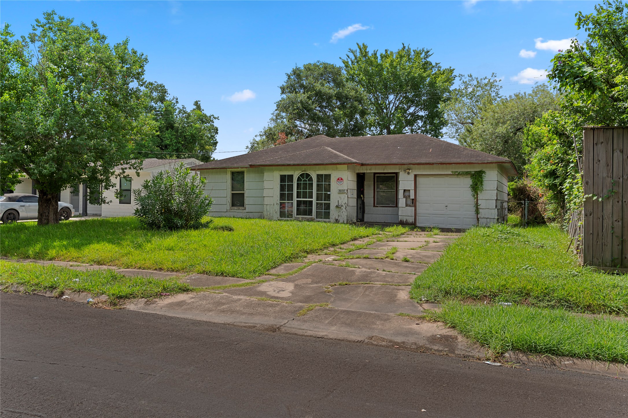 5606 Belarbor Street Houston TX 77033