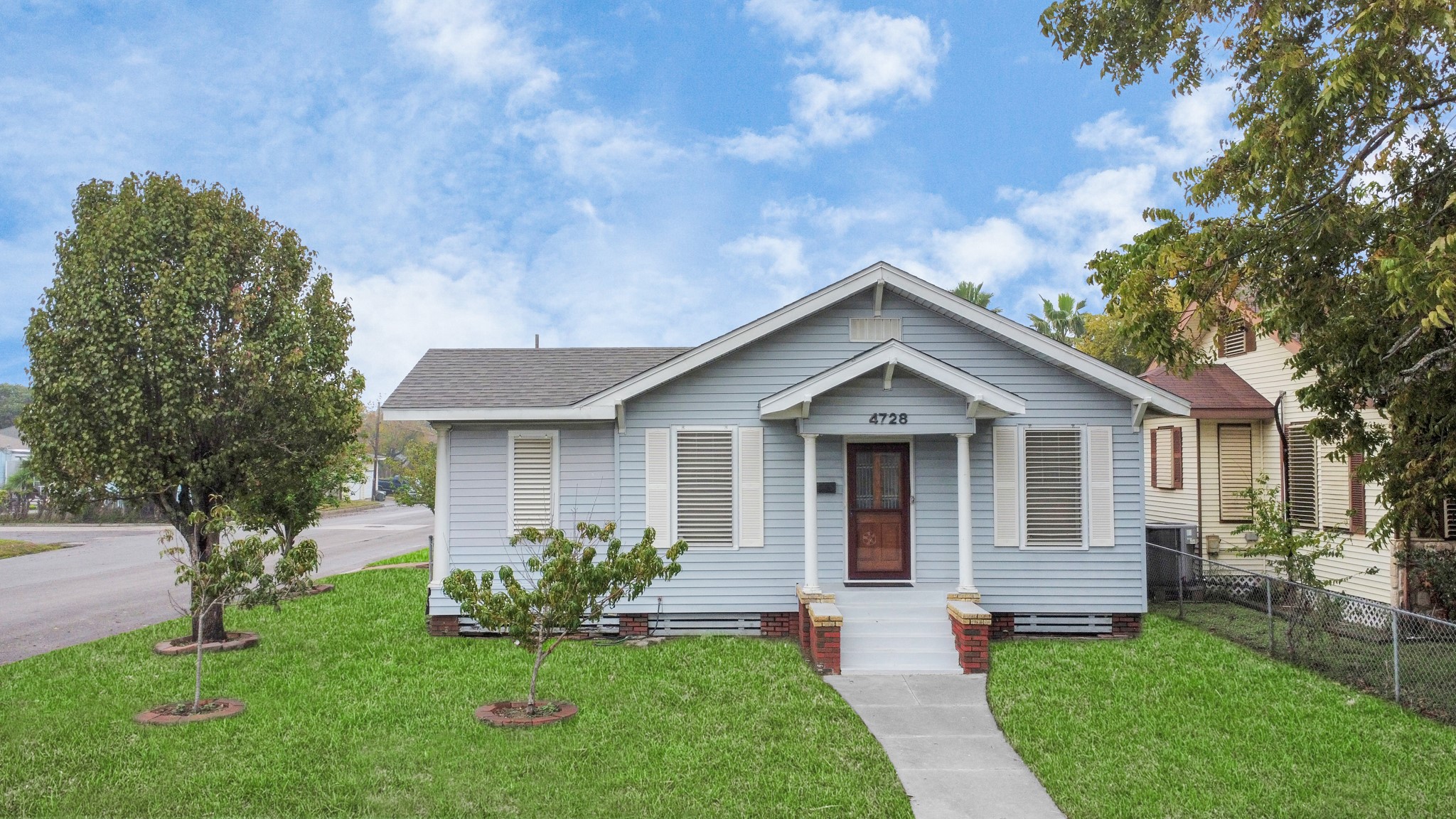 4728 Avenue N 1/2 Galveston TX 77551