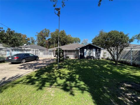 65 Veenstra Street Houston TX 77022
