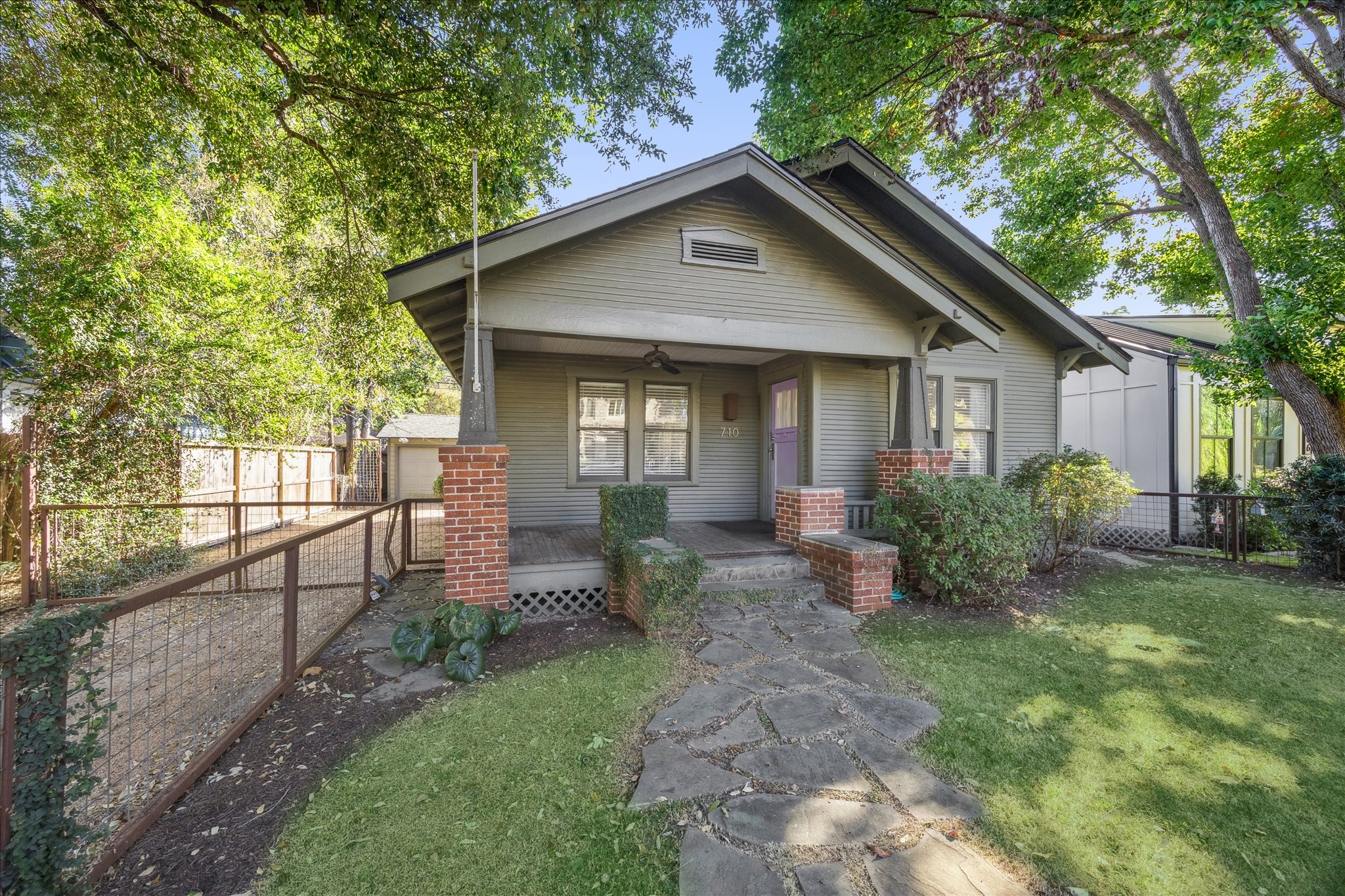 710 Le Green Street Houston TX 77008