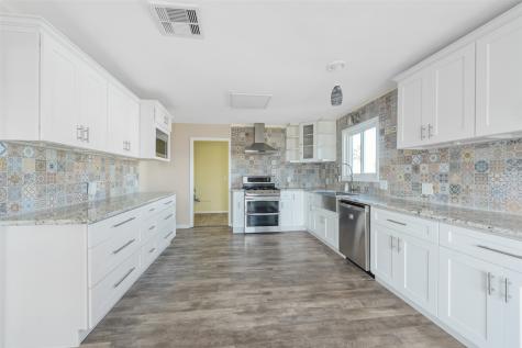 1216 Sailfish Street Bayou Vista TX 77563