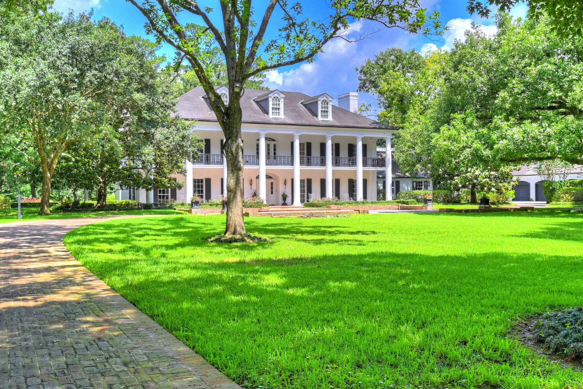 333 W Friar Tuck Lane Houston TX 77024