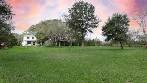 7910 County Road 255 Damon TX 77430