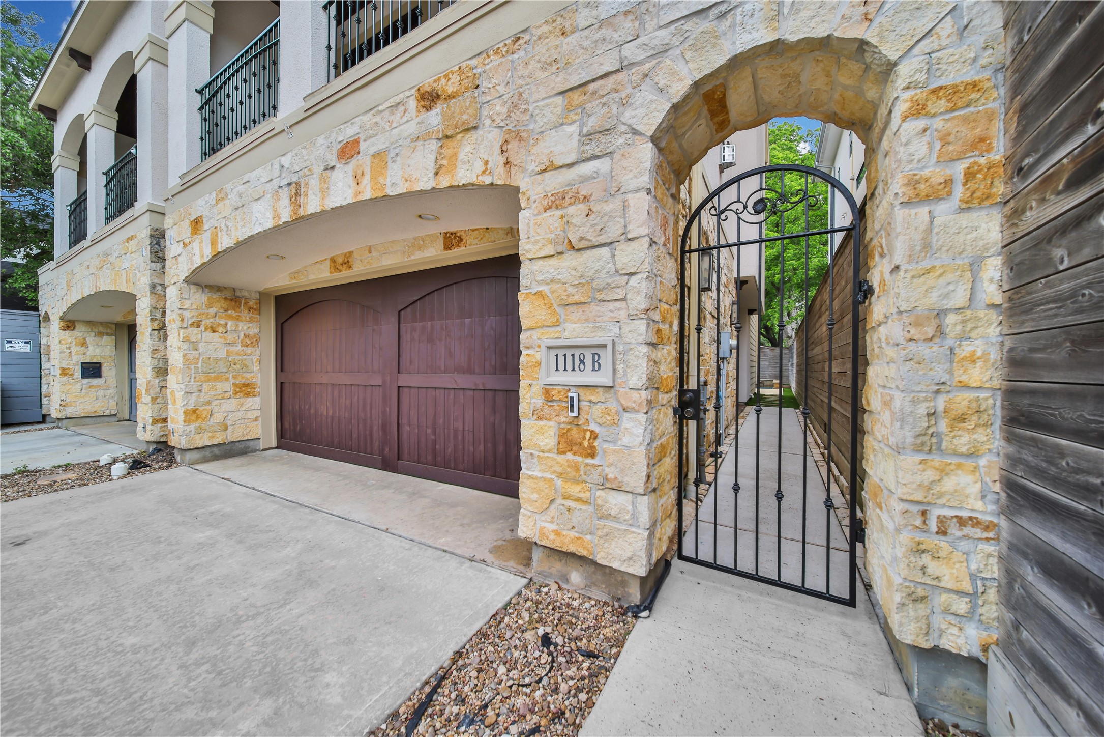 1118 Welch Street B Houston TX 77006