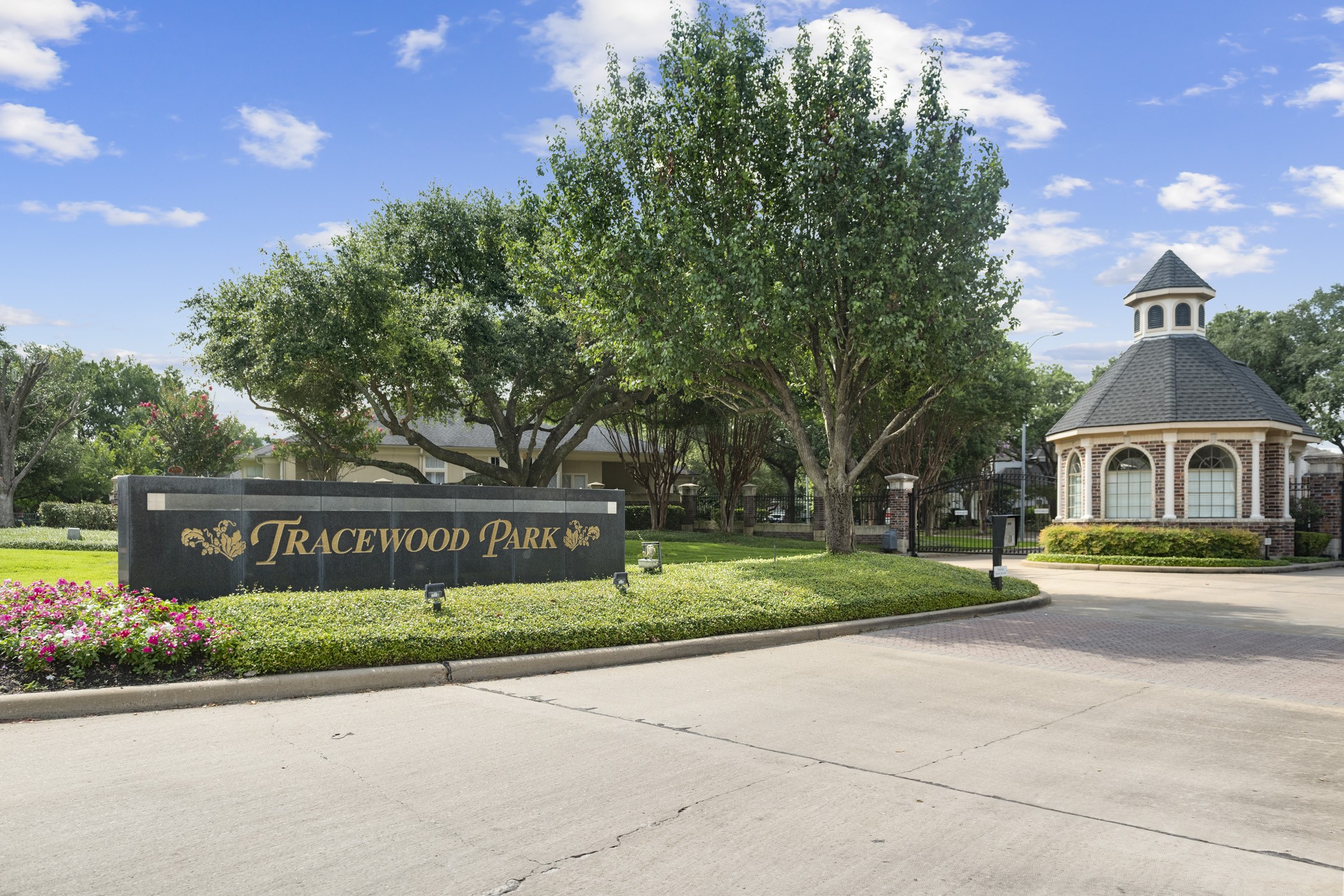13614 N Tracewood Bend Houston TX 77077