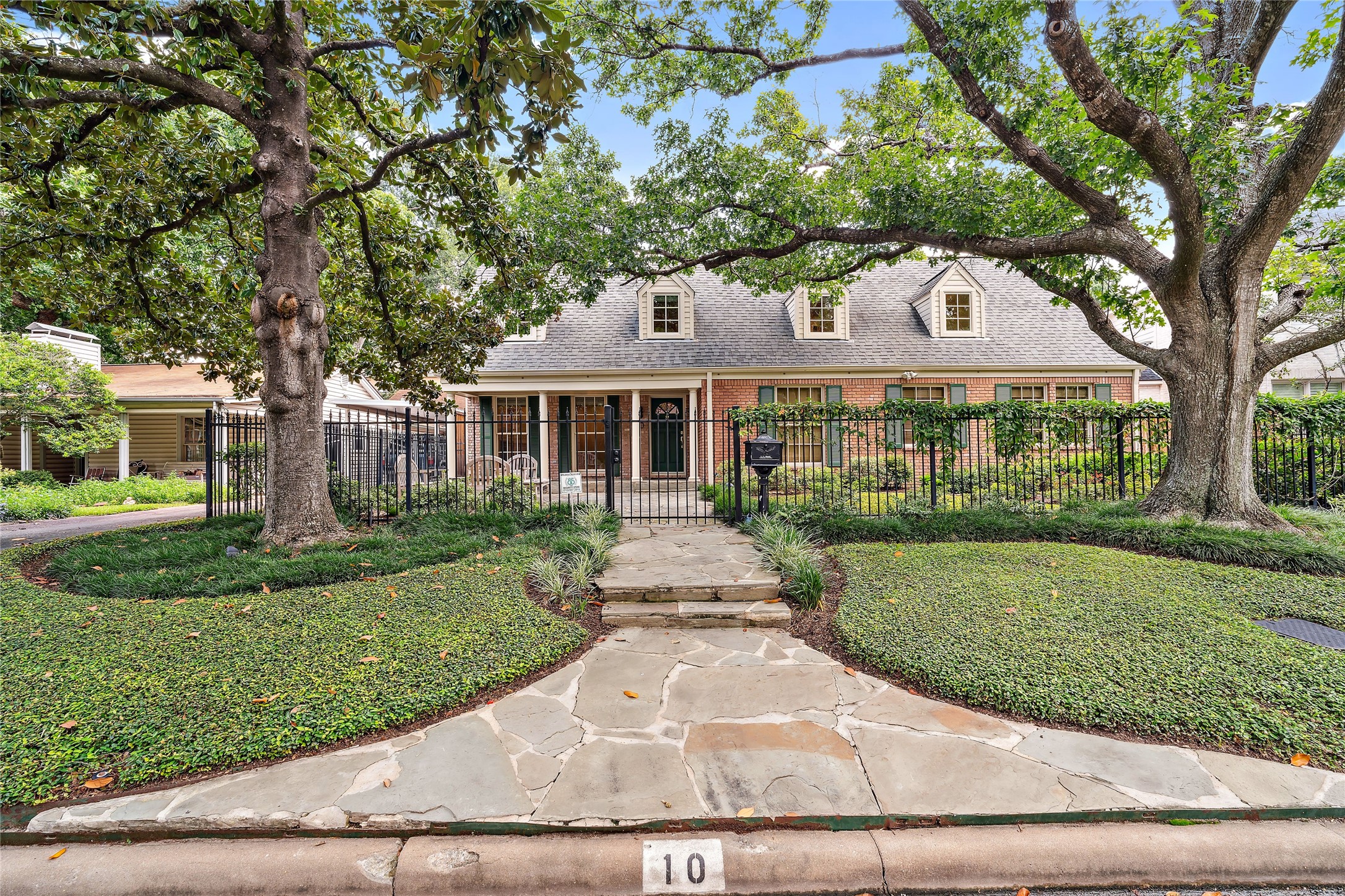 10 Hackberry Lane Houston TX 77027