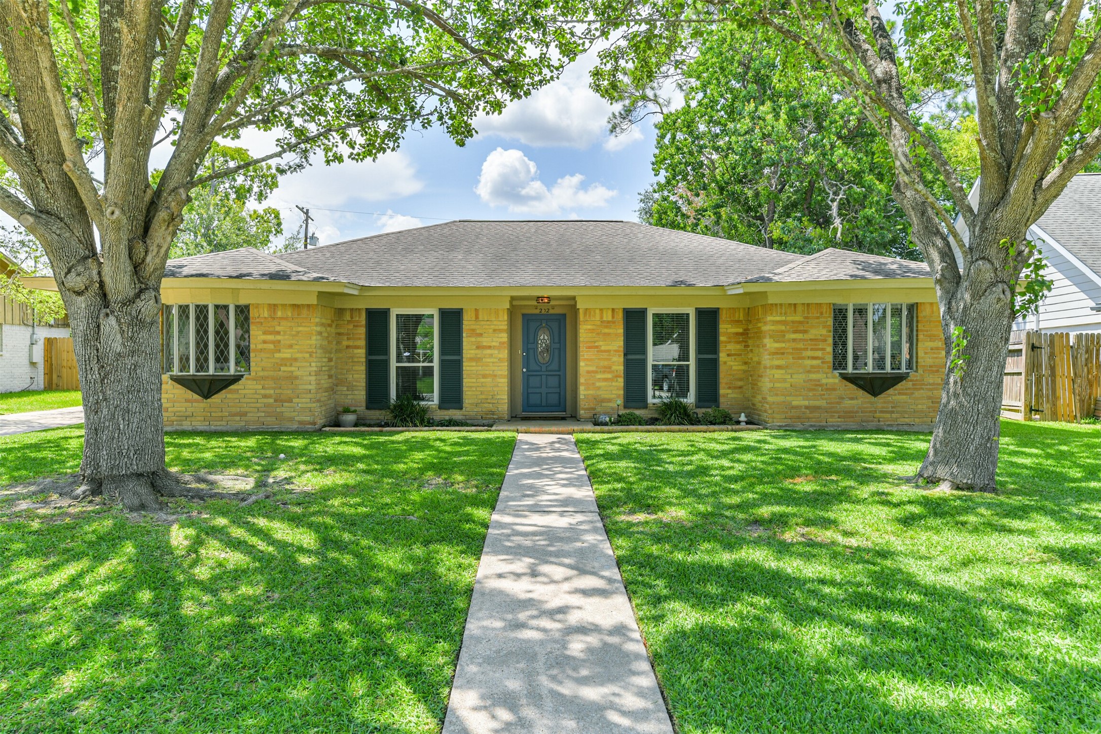 202 Winding Road Friendswood TX 77546