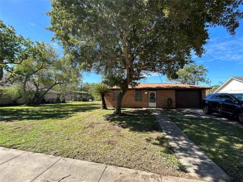 1913 Yellowstone Street Freeport TX 77541