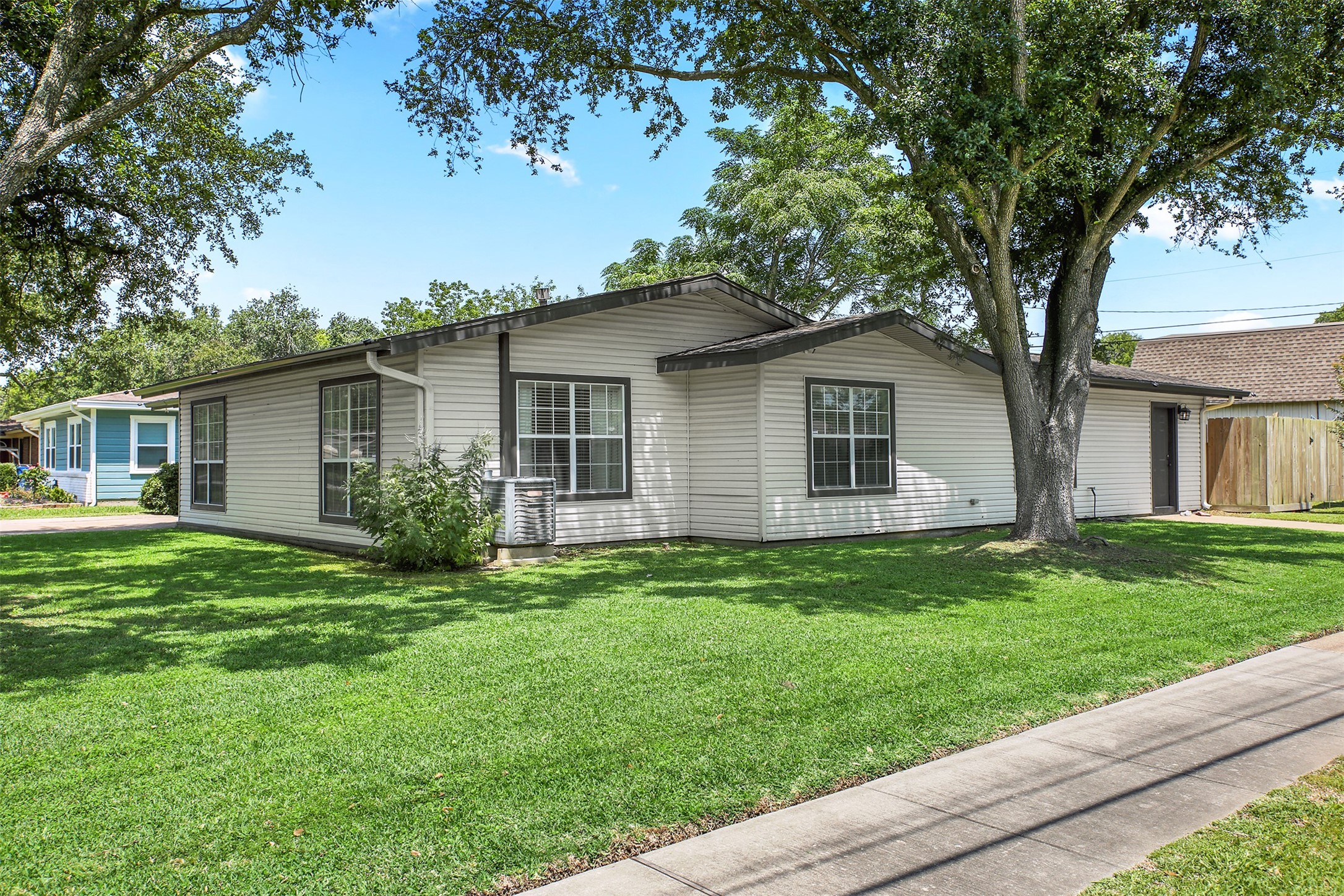 404 20th Avenue N Texas City TX 77590