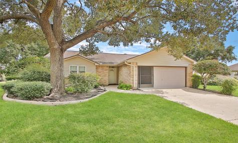 915 Postwood Lane Pearland TX 77584