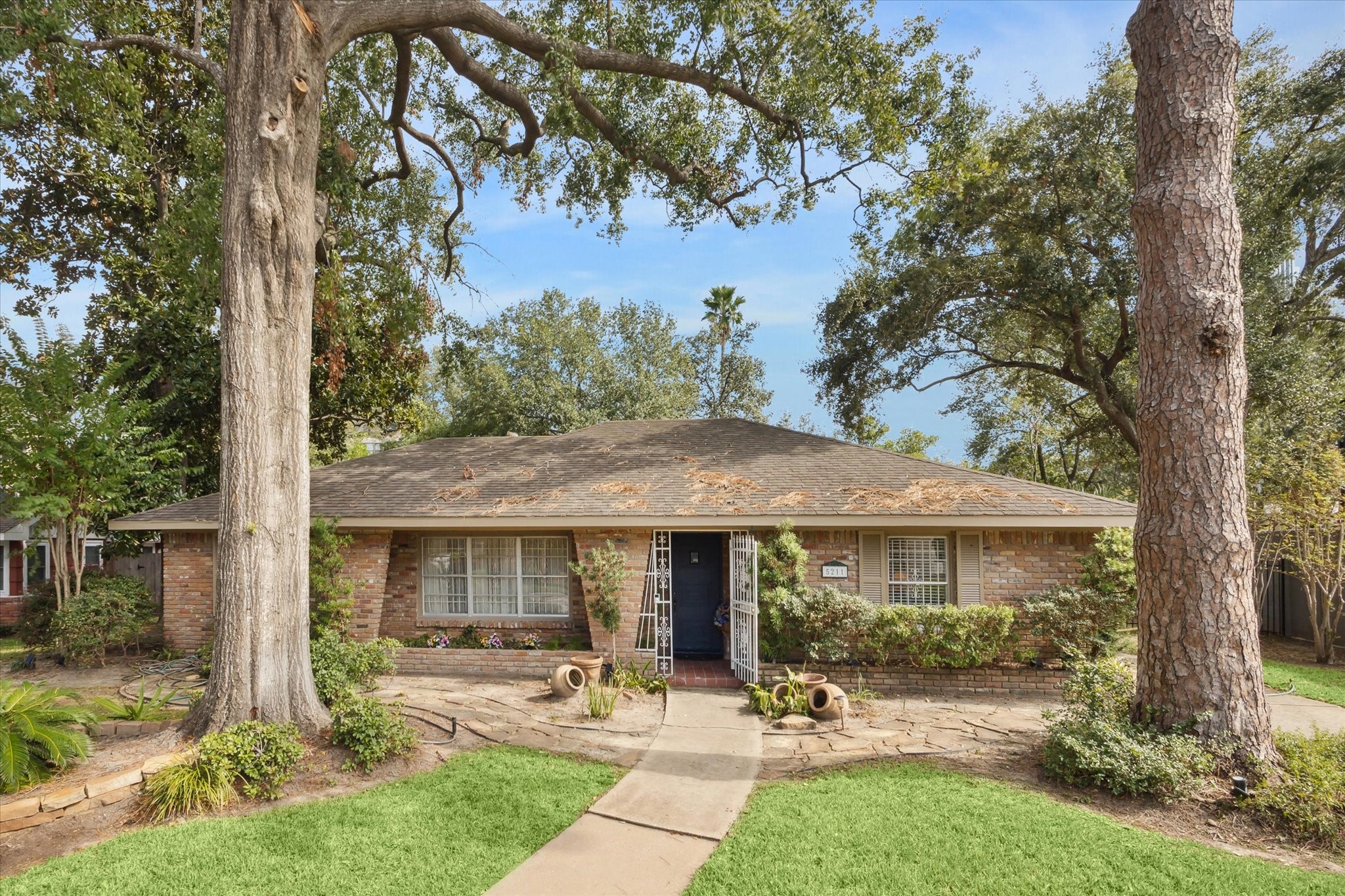 5211 Piping Rock Lane Houston TX 77056
