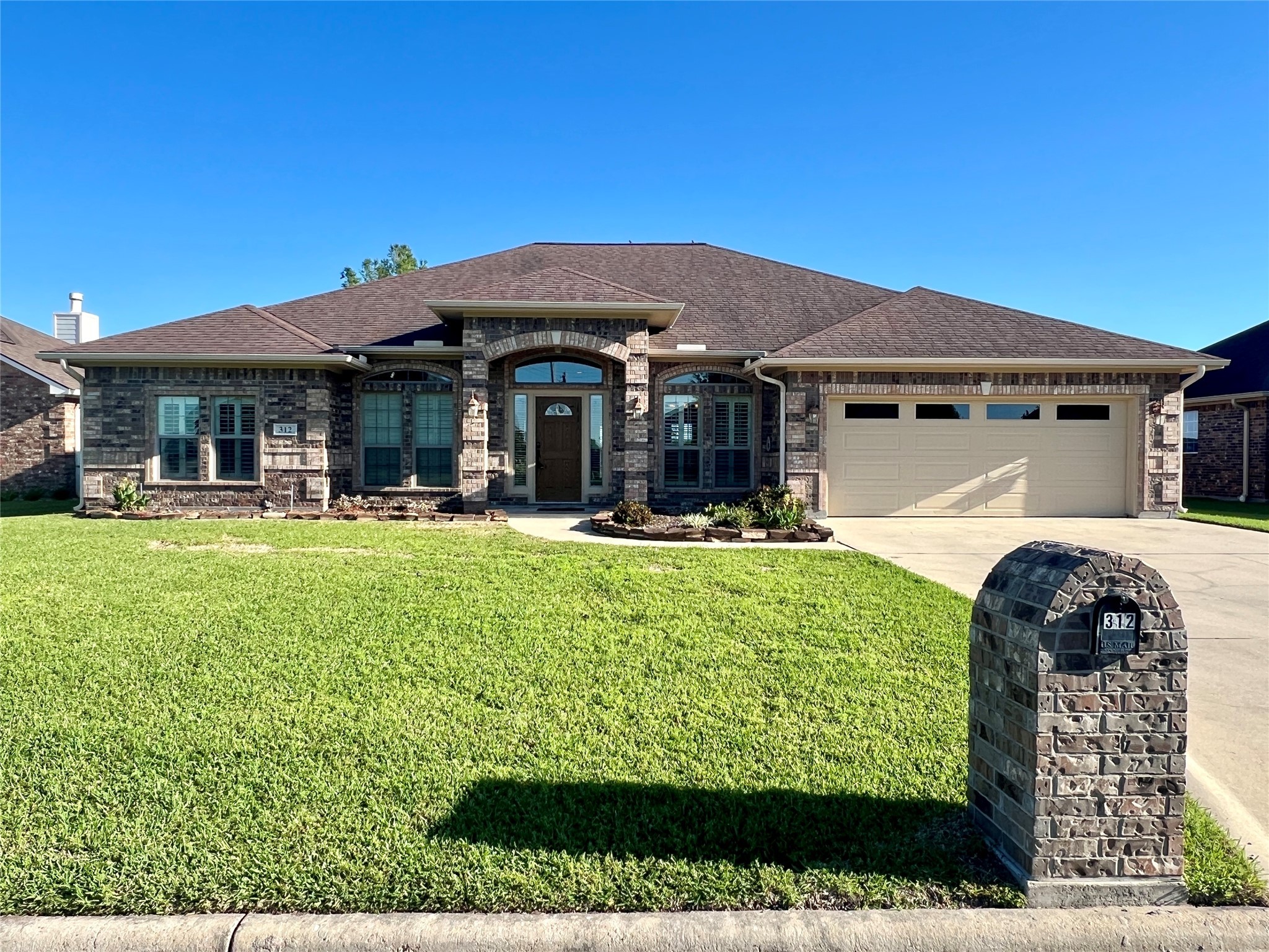 312 Sam Houston Drive El Campo TX 77437