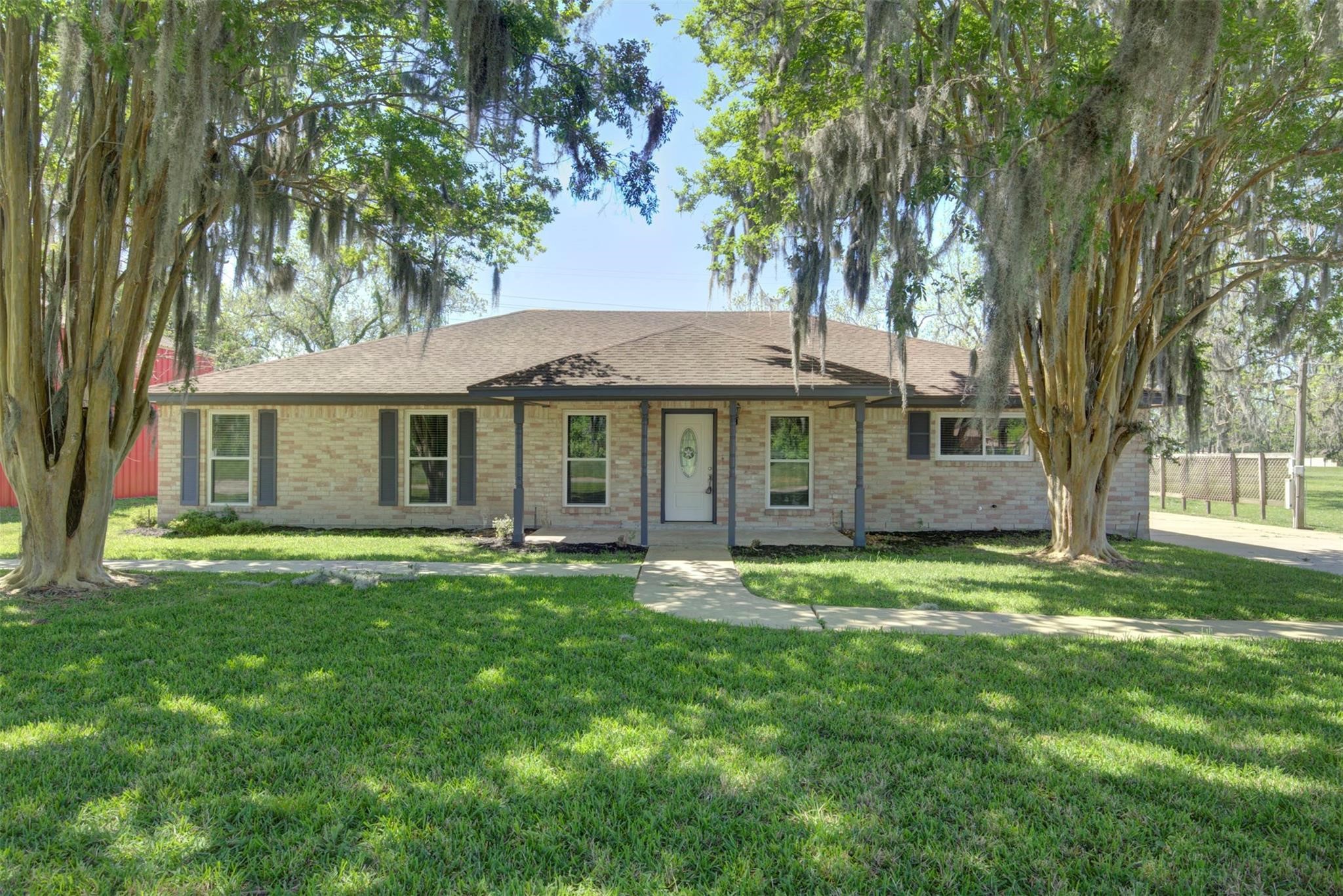 166 Horse Shoe Trail Angleton TX 77515
