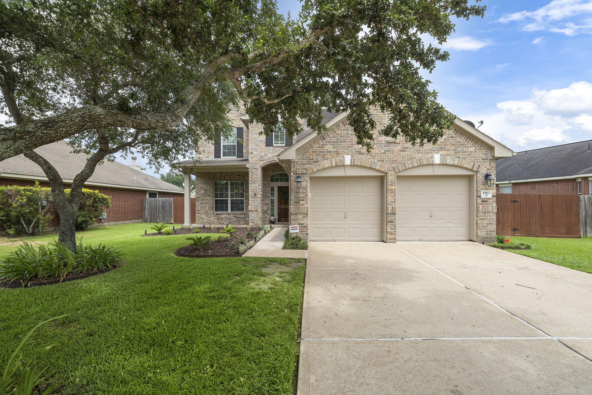 1913 Lazy Hollow Lane Pearland TX 77581