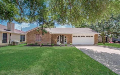 812 Molina Drive Angleton TX 77515