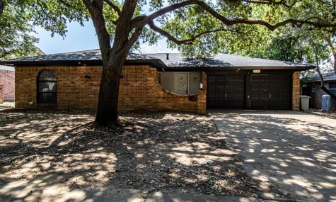 2106 Guinevere Street Arlington TX 76014