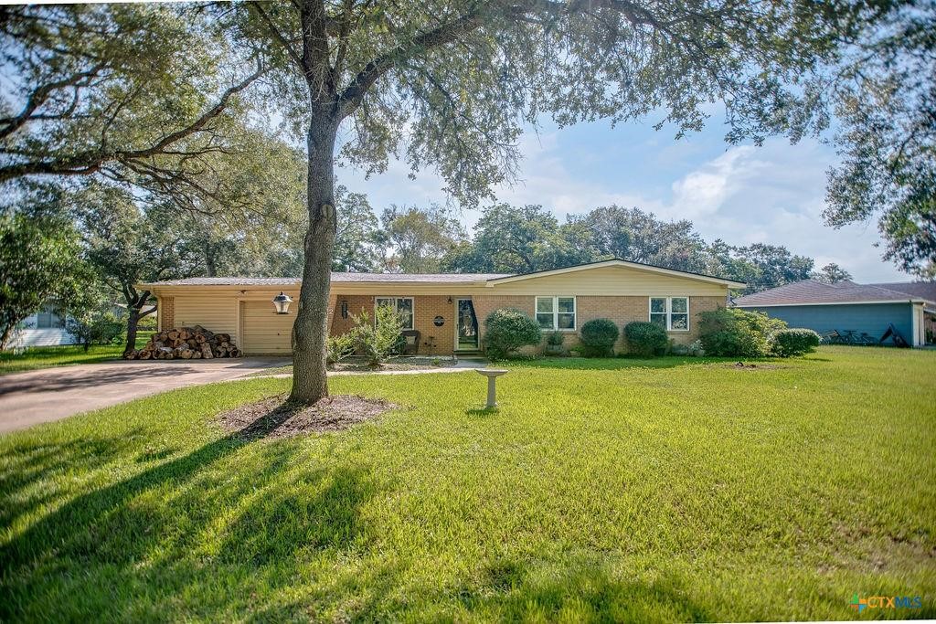 502 Avenue G El Campo TX 77437