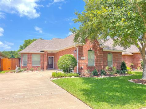 3 Red Oak Court Lake Jackson TX 77566